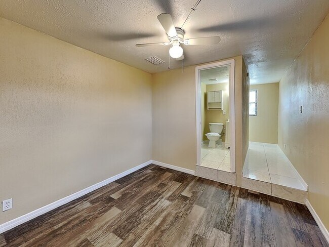 Building Photo - 8403 Libby Ln