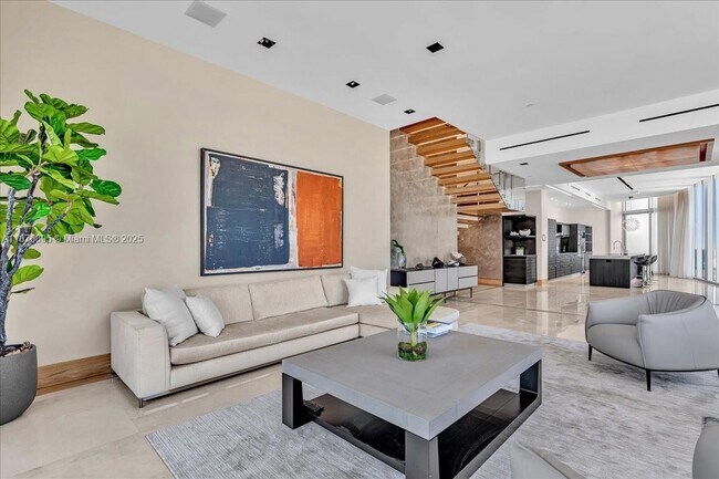 Building Photo - 200 Biscayne Blvd Way