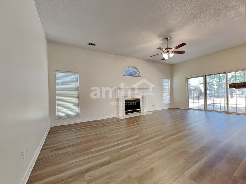 Building Photo - 103 Richmond Way