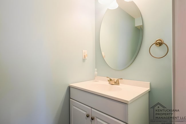 Building Photo - Newly Renovated Hillview Bi-Level! ASK US ABOUT OUR LONG-TERM LEASE SPECIAL TODAY!