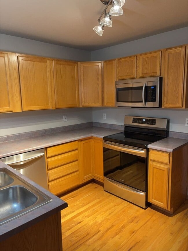 Building Photo - 3bd/3ba Johnstown Home with 2-Car Garage &...