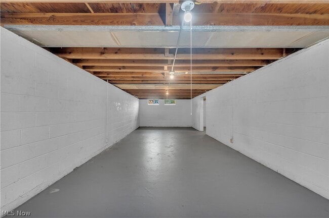 Building Photo - 18304 Garden Blvd