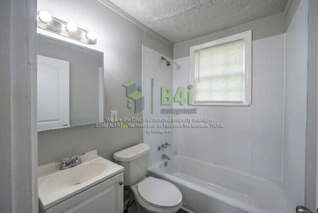 Building Photo - 171 Munson Dr