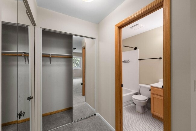 Building Photo - 304 Pondridge Cir