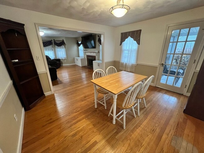 Building Photo - Beautiful, Single Family Colonial for Rent in Springfield!