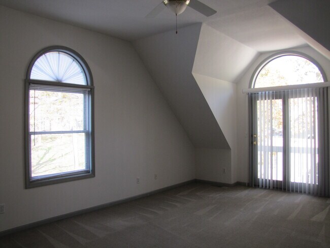 3rd floor bedroom - 4623 Genessee St