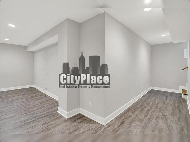 Building Photo - 2008 Yandes St