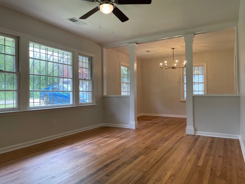Building Photo - 349 Laquita Dr SE