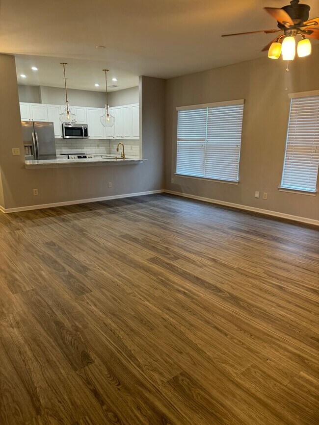 Building Photo - Price reduced!!