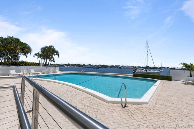 Building Photo - 1200 S Flagler Dr