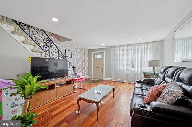 Building Photo - 6322 Mershon St