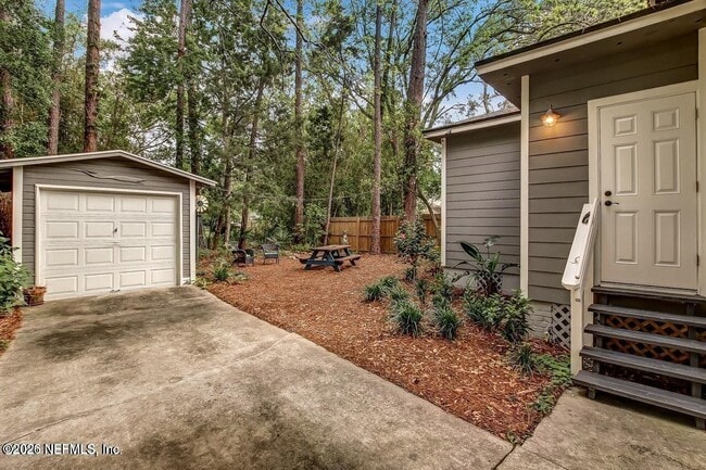 Building Photo - 1117 Cedar St