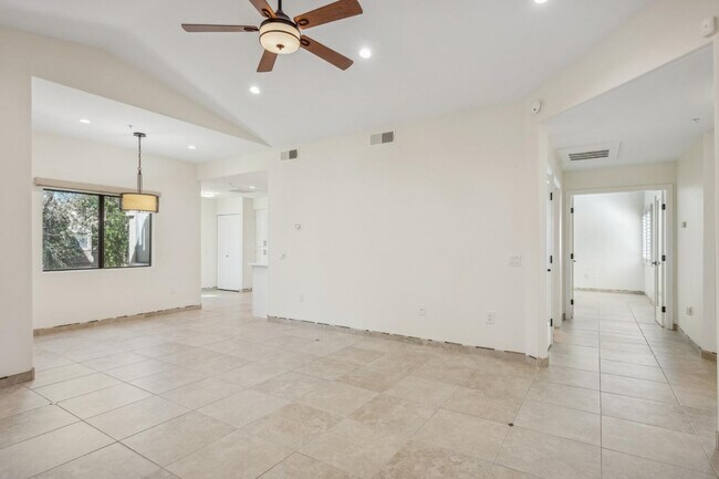 Building Photo - 15050 N Thompson Peak Pkwy