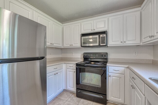 Building Photo - 567 Seays Crest Dr