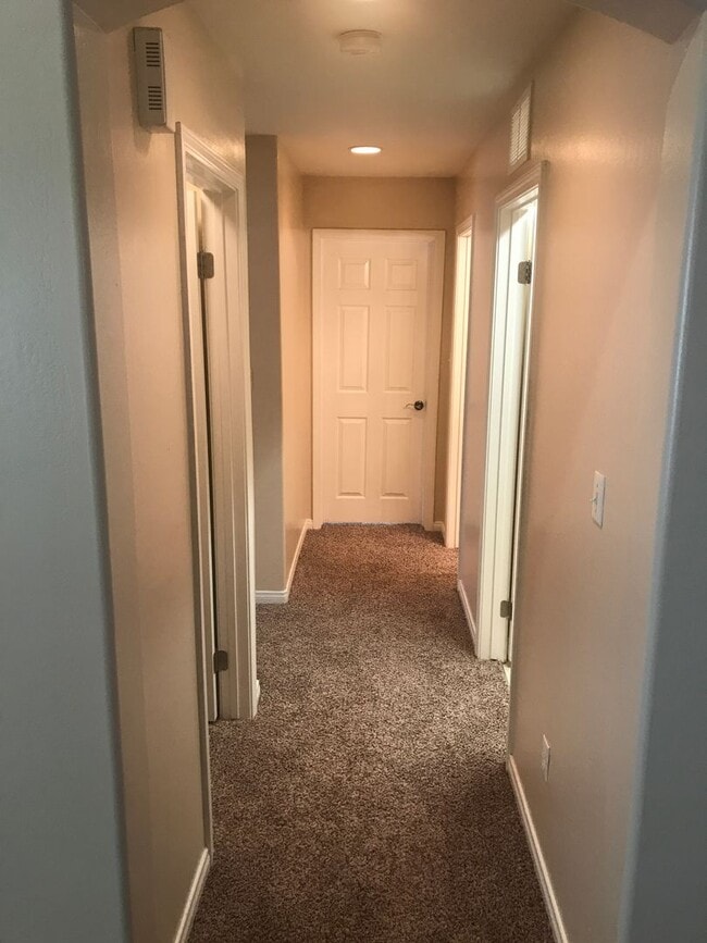 Building Photo - 4 bedroom, 2 bathroom home located near Stine Rd/ McKee Rd.