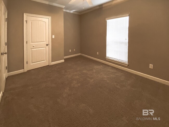 Building Photo - 9426 Sanibel Loop
