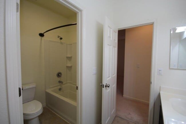 Building Photo - Gorgeous Elk Grove Home