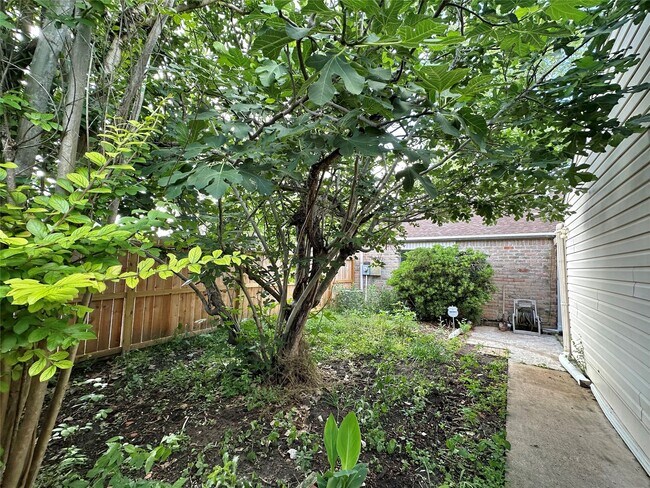 Building Photo - 9164 Wilcrest Dr