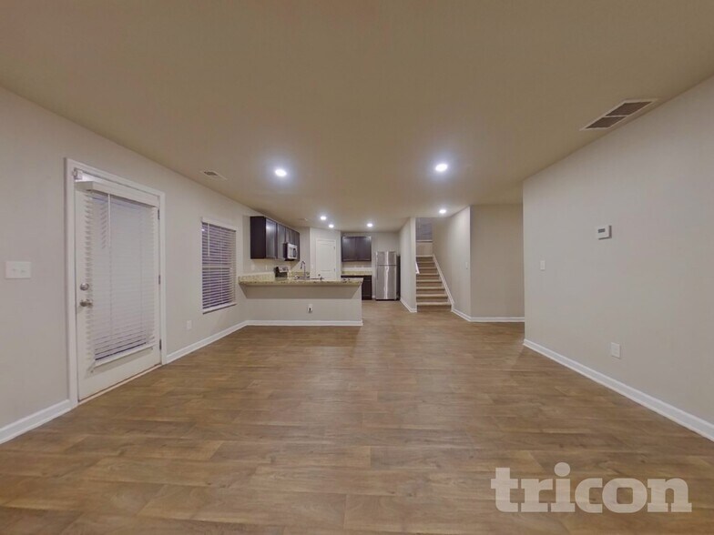 Building Photo - 3023 Chris Cir