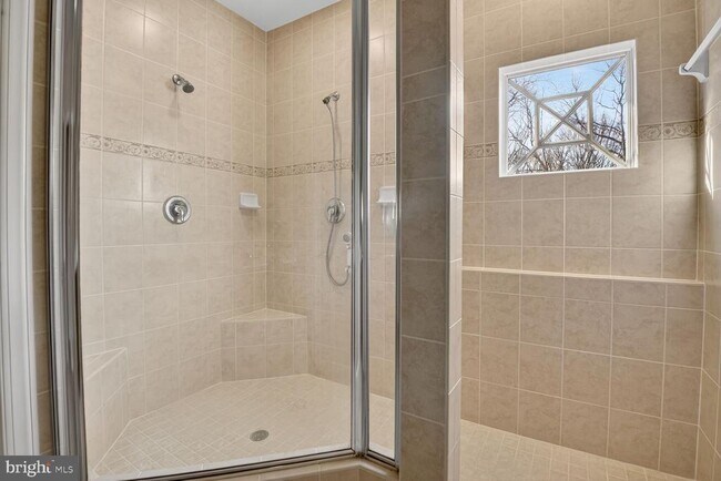 Building Photo - 6 Sharpstead Ln