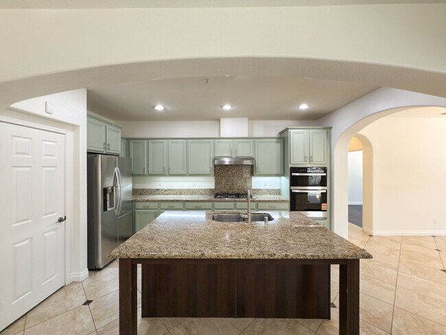 Building Photo - ~Temecula's Wolf Creek Community~ Beautifu...