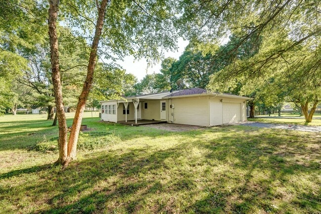 Building Photo - Charming 3 bedroom,  2 bathroom house for ...