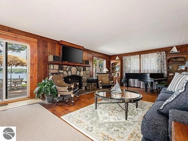 Building Photo - 843 N South Long Lake Rd