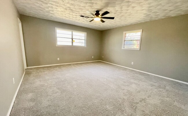 Building Photo - Gorgeous! Completely Remodeled 3/2/2 in Ba...