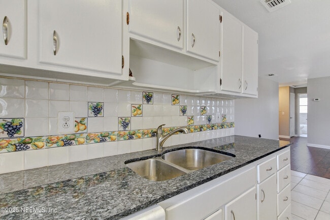 Building Photo - 748 Foxbriar Cove
