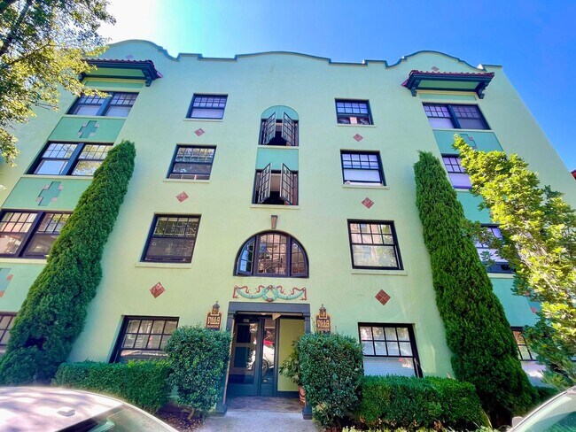 Building Photo - 1/2 Month Free! Cheerful, Spacious Studio ...