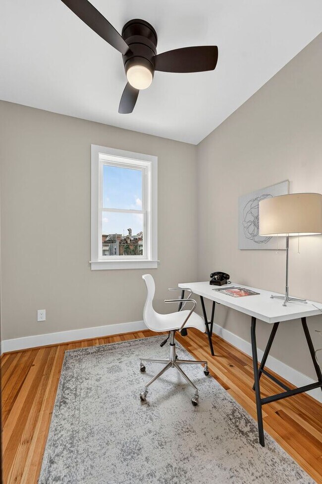 Building Photo - Renovated Hill East 3BR Near Metro + Parking