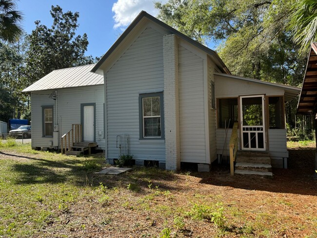 Building Photo - House in Downtown Sochoppy