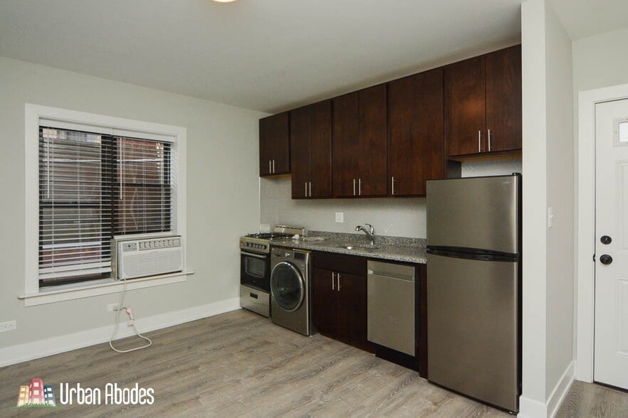 Building Photo - 445 W Belden Ave