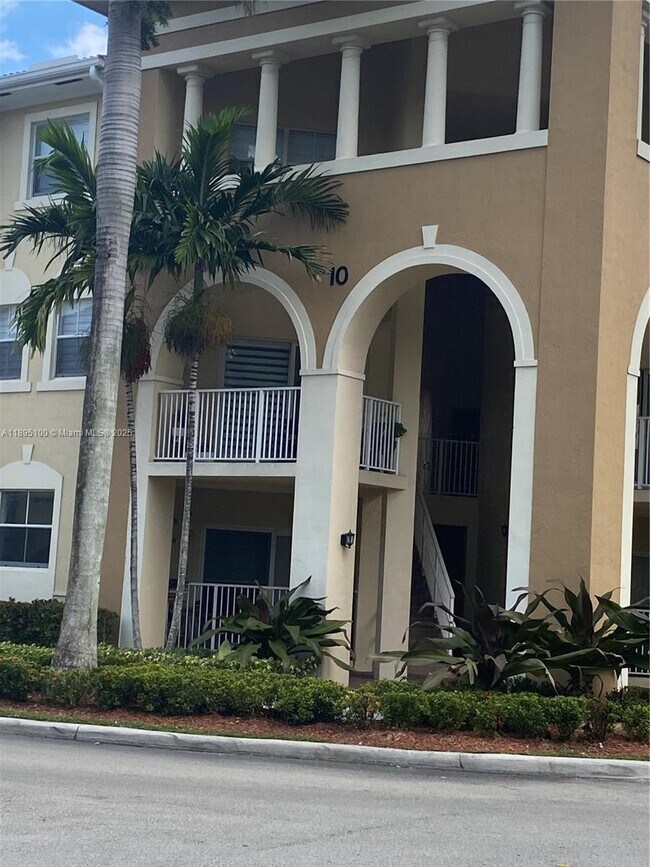 Building Photo - 8800 NW 107 Ct