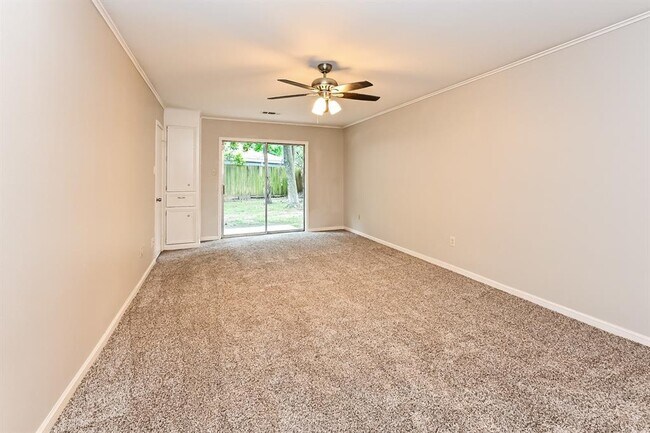Building Photo - 16911 Memorial Oaks Ln