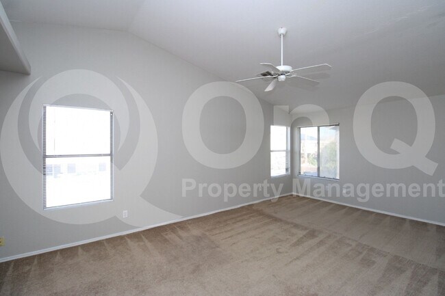 Building Photo - 490 W Ebony Way
