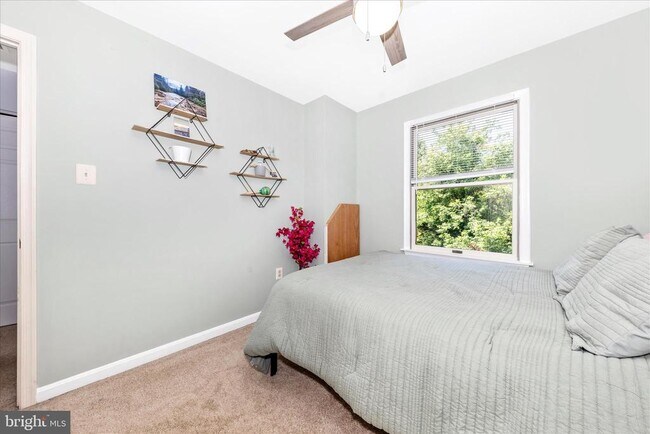 Building Photo - 6631 Beach Dr