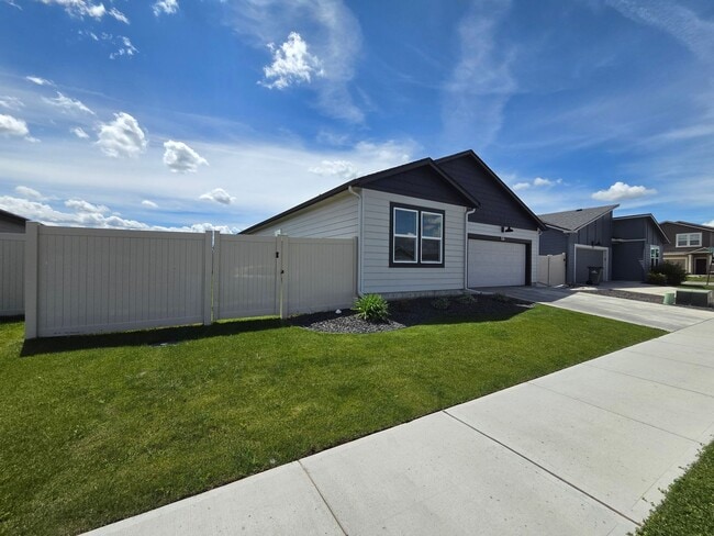 Building Photo - $2,695 - 4 Bed / 2 Bath Beautiful Newer Construction Home in Cheney
