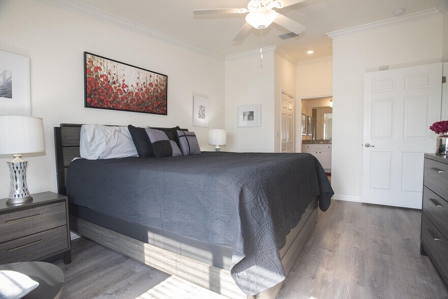 Building Photo - 5557 Palmer Cir