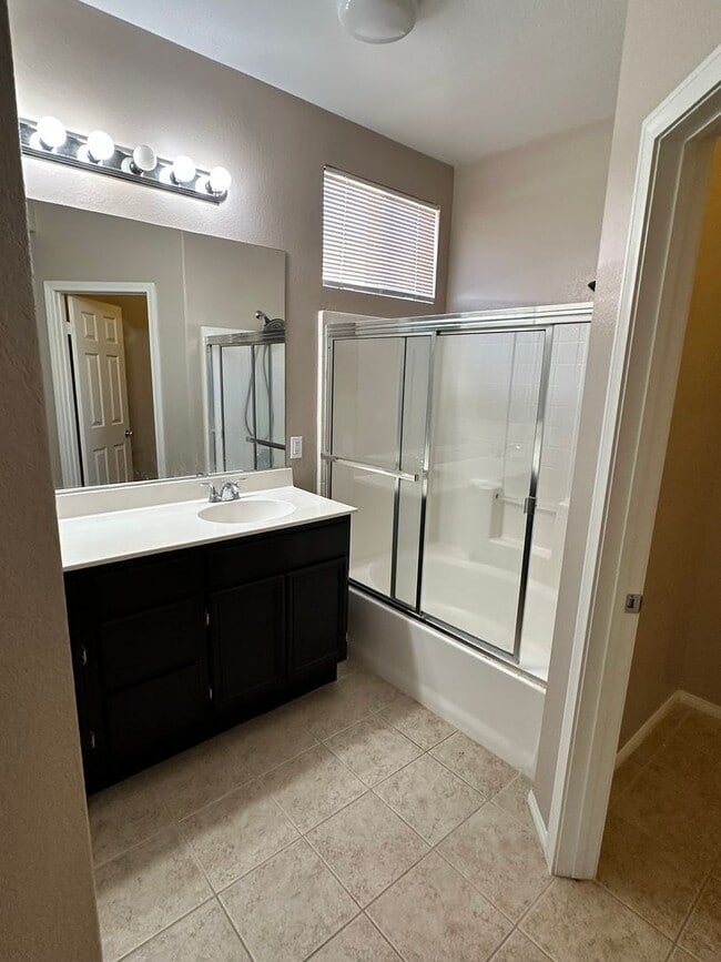 Building Photo - Spacious 4-Bedroom Home in Prime Moreno Valley Location