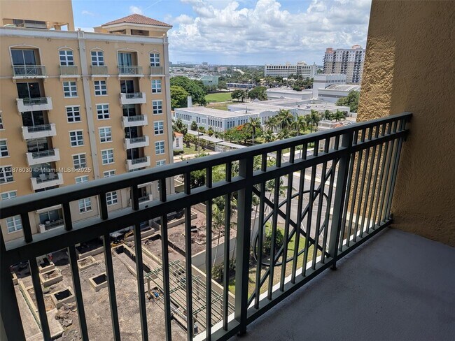 Building Photo - 403 S Sapodilla Ave