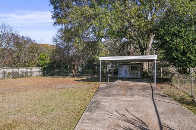 Building Photo - 839 Greg Dr