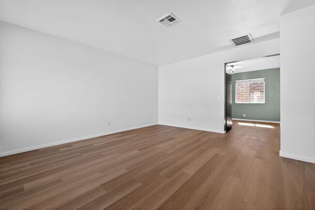 Building Photo - 44440 Acacia Dr