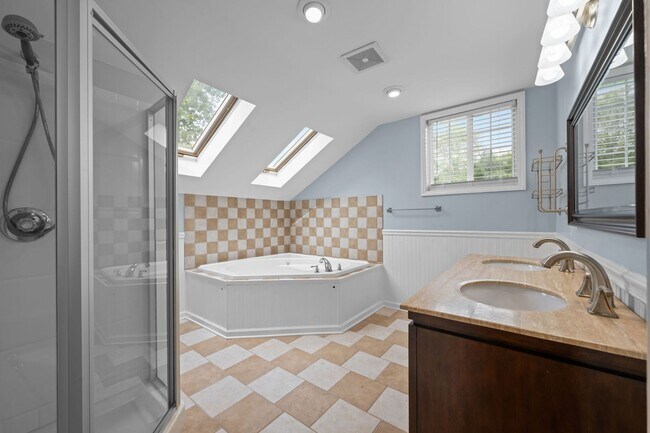 Building Photo - 4BD/3BA plus Bonus Room on Sought After Ma...