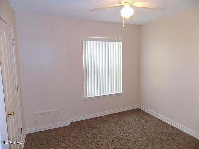 Building Photo - 5473 Roger Maris Dr