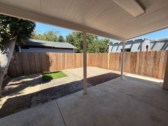 Building Photo - 418 E La Veta Ave