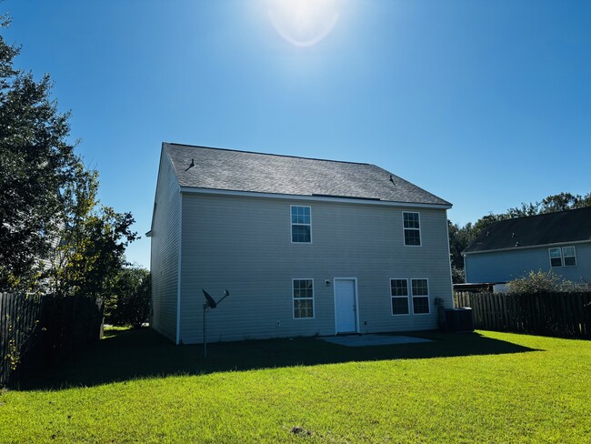 Building Photo - 1 Blackberry Ln