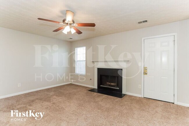 Building Photo - 2721 S Hills