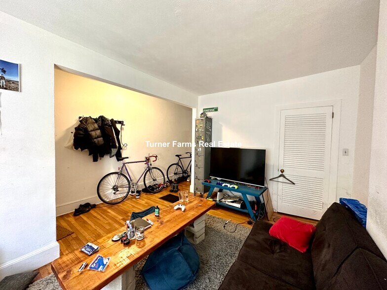 Building Photo - 8 Sewall St