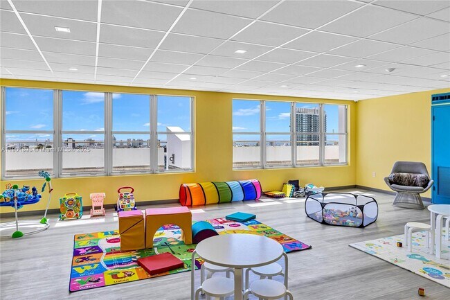 Building Photo - 11 Island Ave